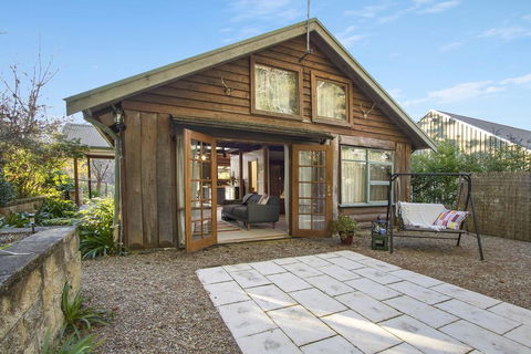 BROWNS COTTAGE - Pubs and Clubs 1