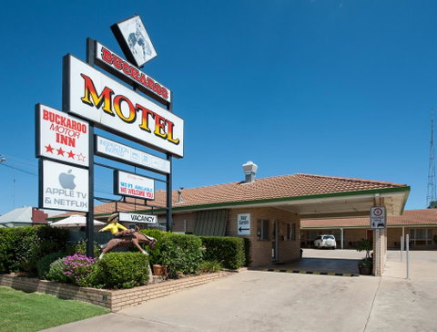 Buckaroo Motor Inn - Go Out 0