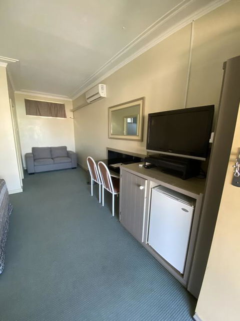 Bucketts Way Motel Gloucester - Go Out 2