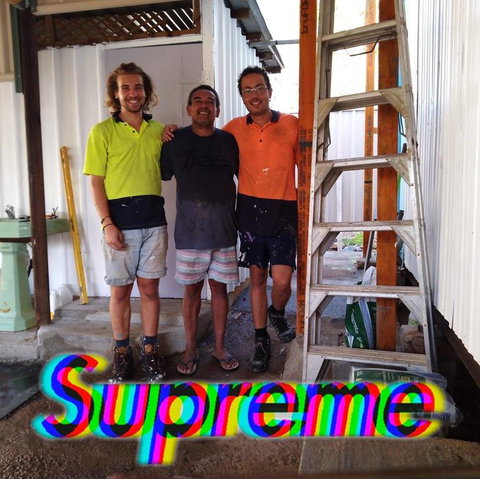 Buffalo Beach Hostel - Pubs and Clubs 0