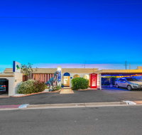 Bundaberg Coral Villa Motor Inn - Pubs and Clubs