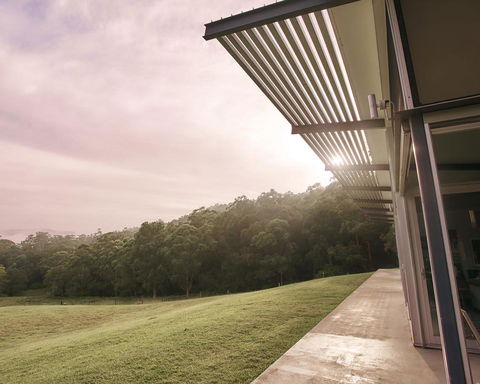Bundaleer - Architect Designed, Stunning Views! - Pubs and Clubs 3