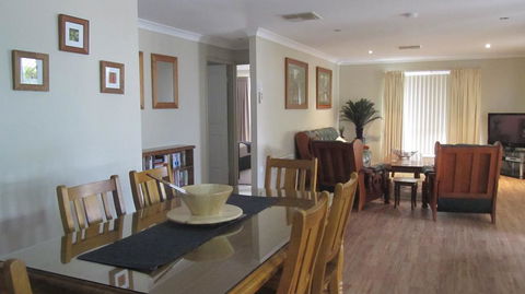 Bunya Vista Accommodation - Pubs and Clubs 2