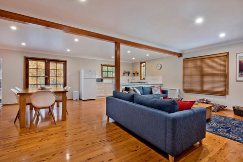 Bunyip Cottage - Pubs and Clubs 3