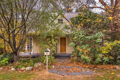 Bunyip Cottage - Pubs and Clubs 0