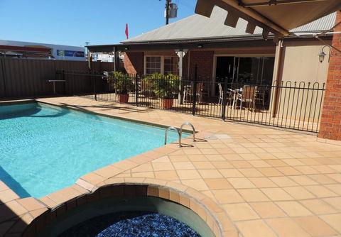 Burke & Wills Mt Isa - Go Out 0