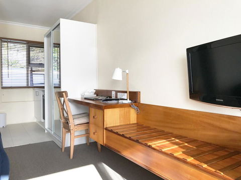 Burnie Airport Motel - Pubs and Clubs 3
