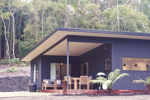 Bush & Beach Family Retreat - Pubs and Clubs 1