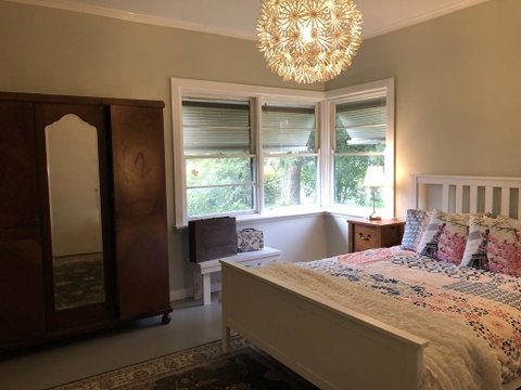 Bush Retreat Farm Stay - Pubs and Clubs 2