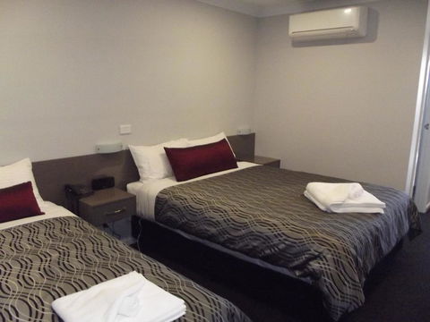 Bushman's Motor Inn - Go Out 1