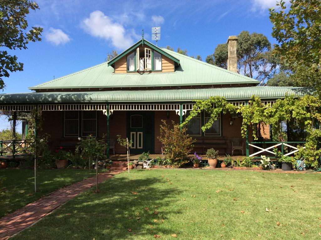 Nirranda East VIC Pubs and Clubs