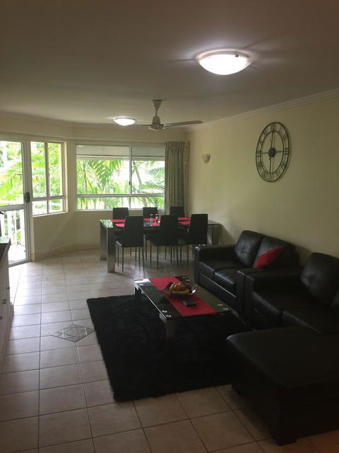 Cairns Golf Course Apartment - Go Out 3