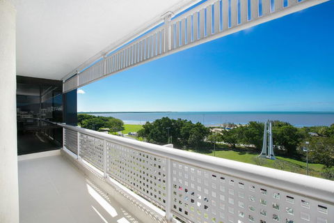 Cairns Luxury Seafront Apartment - Go Out 3