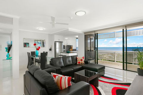 Cairns Luxury Seafront Apartment - Go Out 0