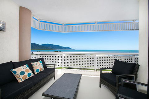 Cairns Luxury Waterfront Apartment - Go Out 3