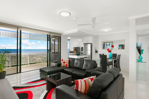 Cairns Luxury Waterfront Apartment - Go Out 0