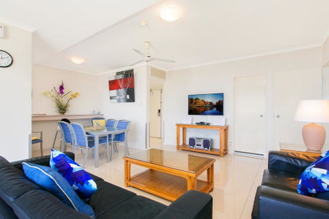Cairns Ocean View Apartment - Pubs and Clubs 2