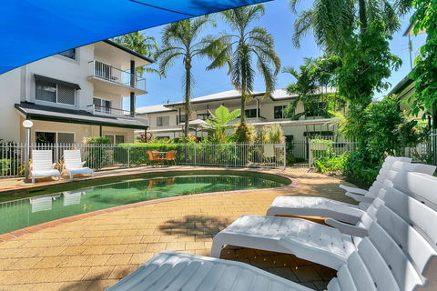 Cairns Reef Apartments & Motel - Go Out 3