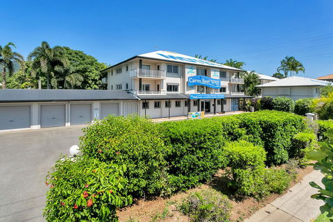 Cairns Reef Apartments & Motel - Go Out 1