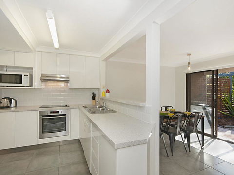 Calinda Sol 11 - Pubs and Clubs 1