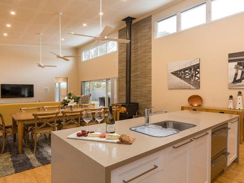 Callala Breeze - Access To Indoor Community Pool - Pubs and Clubs 0