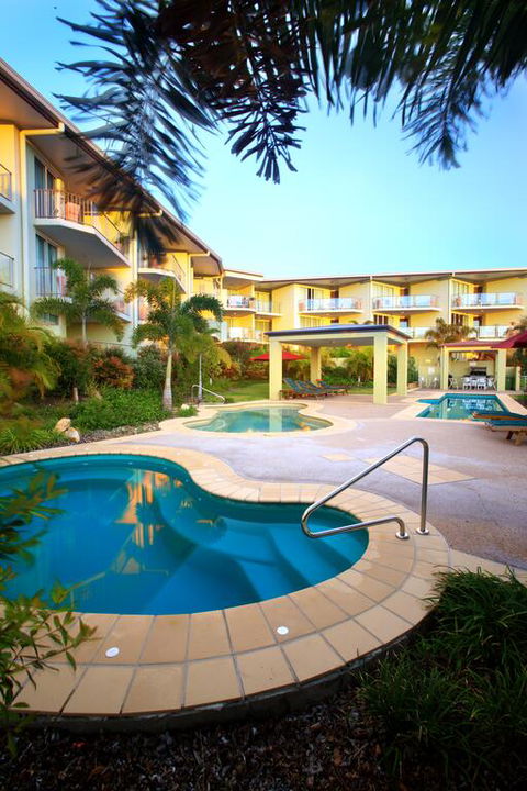 Caloundra Central Apartment Hotel - Pubs and Clubs 3