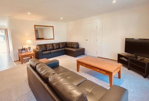 Cam Way Estate - Pubs and Clubs 1