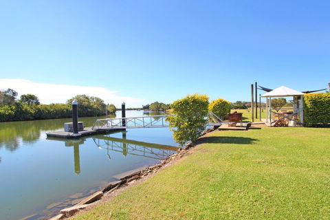 Campbell 7 - Large Queenslander On Maroochy River - Go Out 2