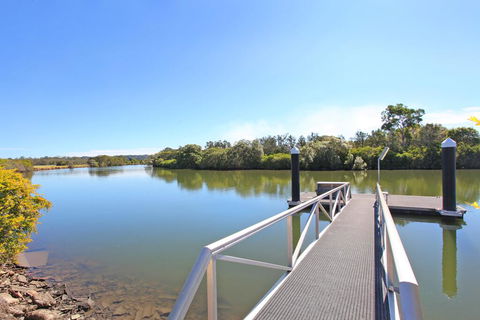 Campbell 7 - Large Queenslander On Maroochy River - Go Out 1