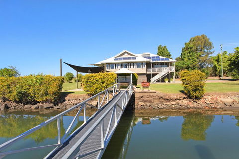 Campbell 7 - Large Queenslander On Maroochy River - Go Out 0