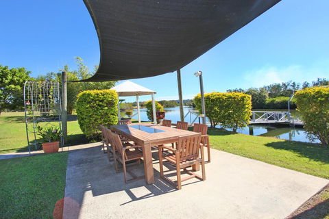 Campbell 7 - Large Queenslander On Maroochy River - Go Out 3