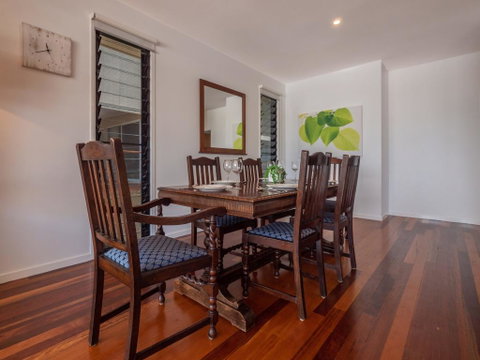 Campbell St, 11 Moffat Beach - Go Out 3