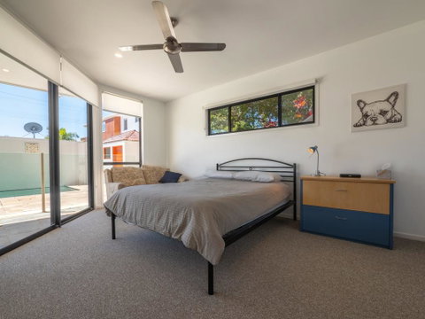 Campbell St, 11 Moffat Beach - Go Out 1