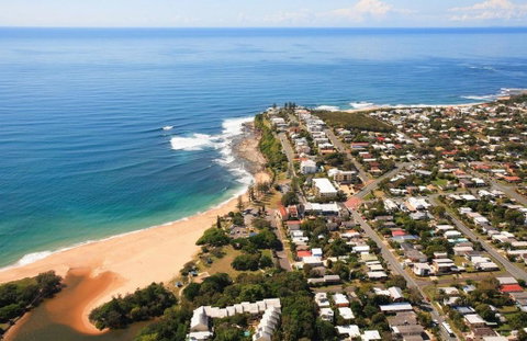 Campbell St, 11 Moffat Beach - Go Out 2