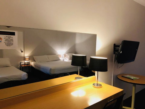 Campbelltown Colonial Motor Inn - Go Out 1