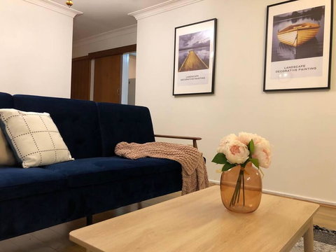 CAMPBELLTOWN HOLIDAY HOME 3 BED + FREE PARKING NCA039 - Go Out 2