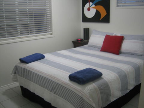 Campwin Beach House - Pubs and Clubs 2