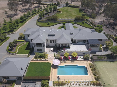 Canberra Luxury Estate - Go Out 0