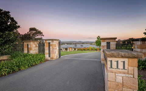Canberra Luxury Estate - Go Out 1