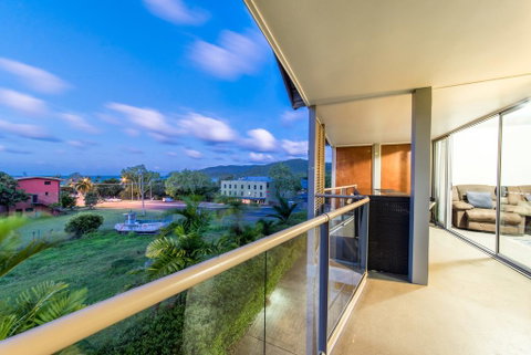Candlelight - Airlie Beach - Go Out 2