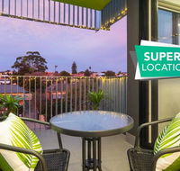 Canopy  44-Minutes from the CBD Train and Cafes - Wifi - Nespresso - Amenities - Pubs and Clubs
