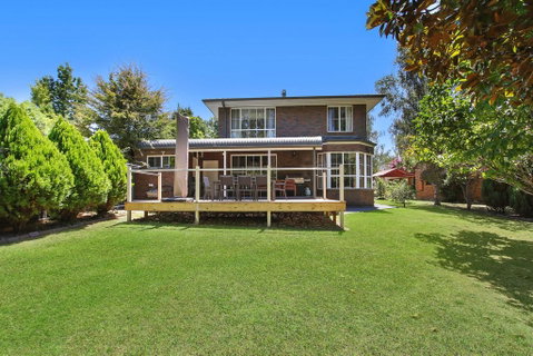 Canyon Walk House - On The Ovens River - Pubs and Clubs 2