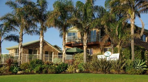 Captain's Quarters Bermagui - Pubs and Clubs 0