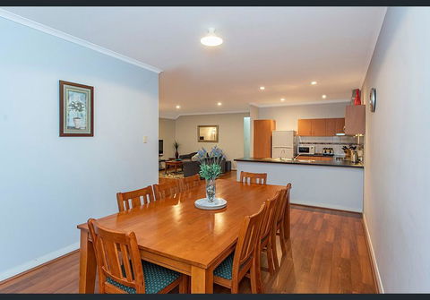 Cardiff St House - Pubs and Clubs 3