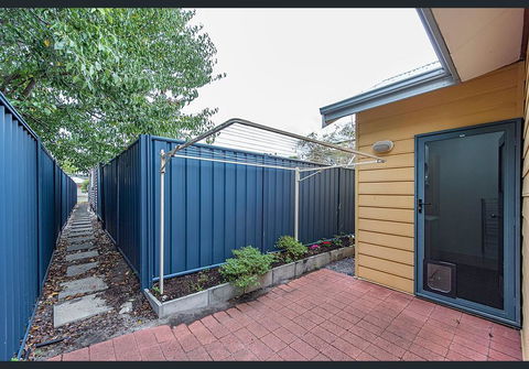 Cardiff St House - Pubs and Clubs 1