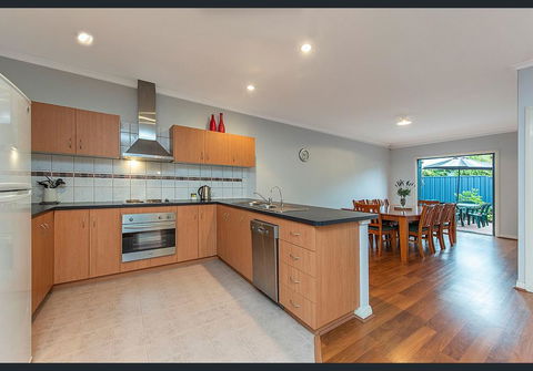 Cardiff St House - Pubs and Clubs 0