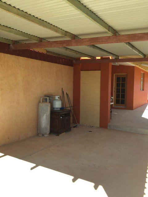 Caretakers Cottage Budget Accommodation - Pubs and Clubs 2