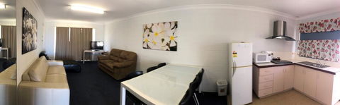 Carnarvon Gateway Motel - Pubs and Clubs 1