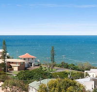 Carolyn's Beach House - Pubs and Clubs