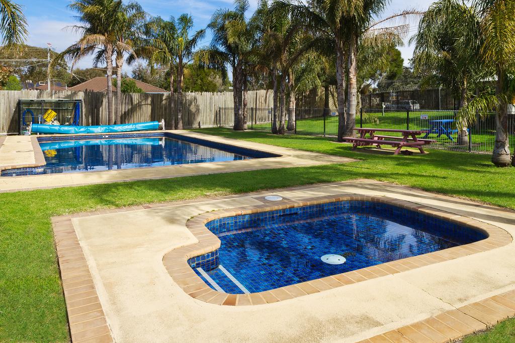 Carrum Downs VIC Pubs and Clubs